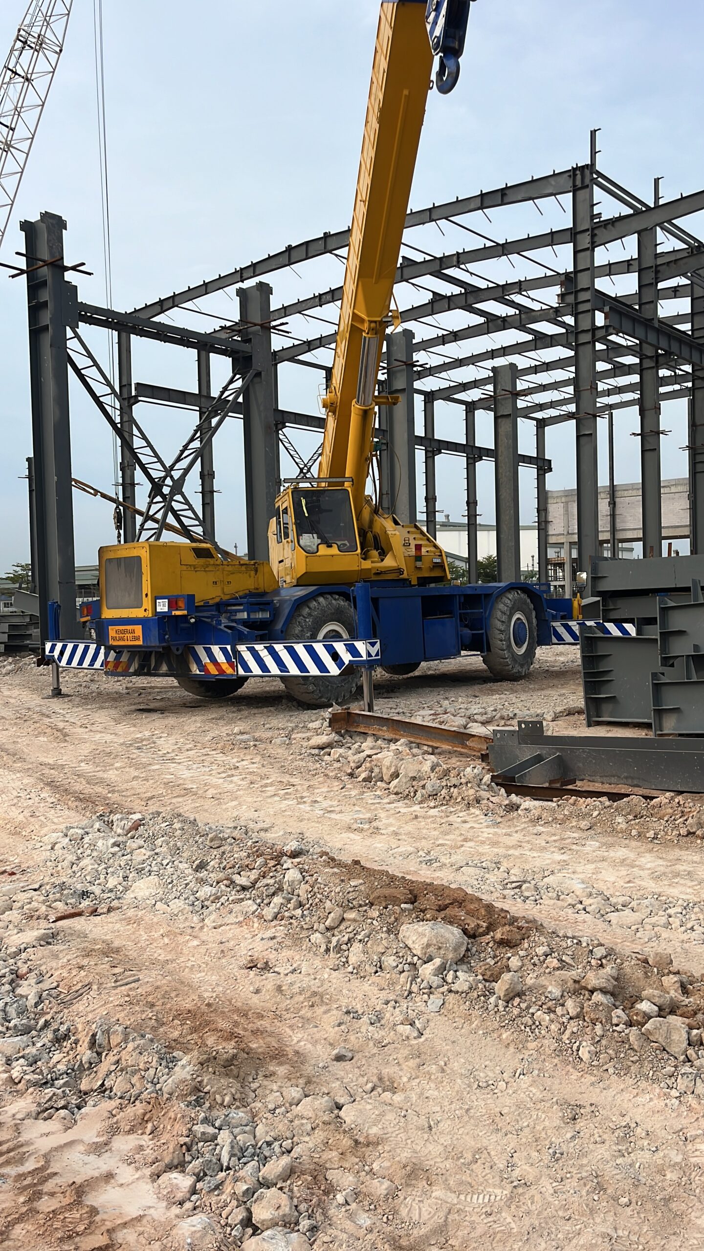Mobile crane supporting steel frame erection in Malaysia