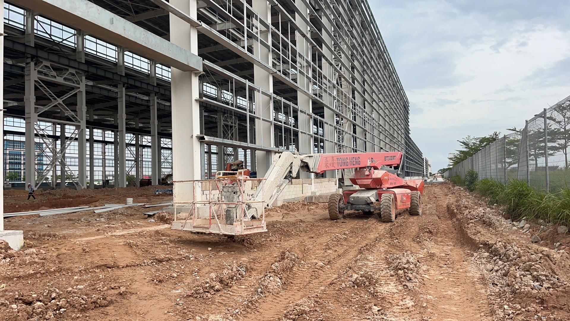 Johor Bahru industrial plant steel structure installation project