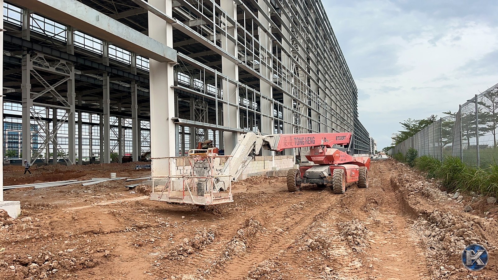 Steel structure installation in Johor Bahru, Malaysia